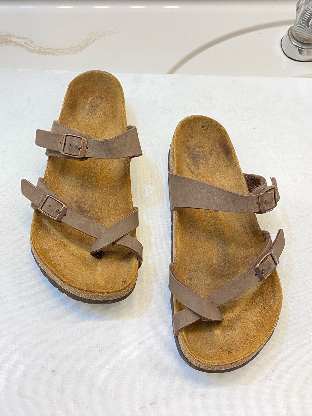 Birkenstock Mayari  Size 39, Women Size 8, Men’s Size 6 good condition clean